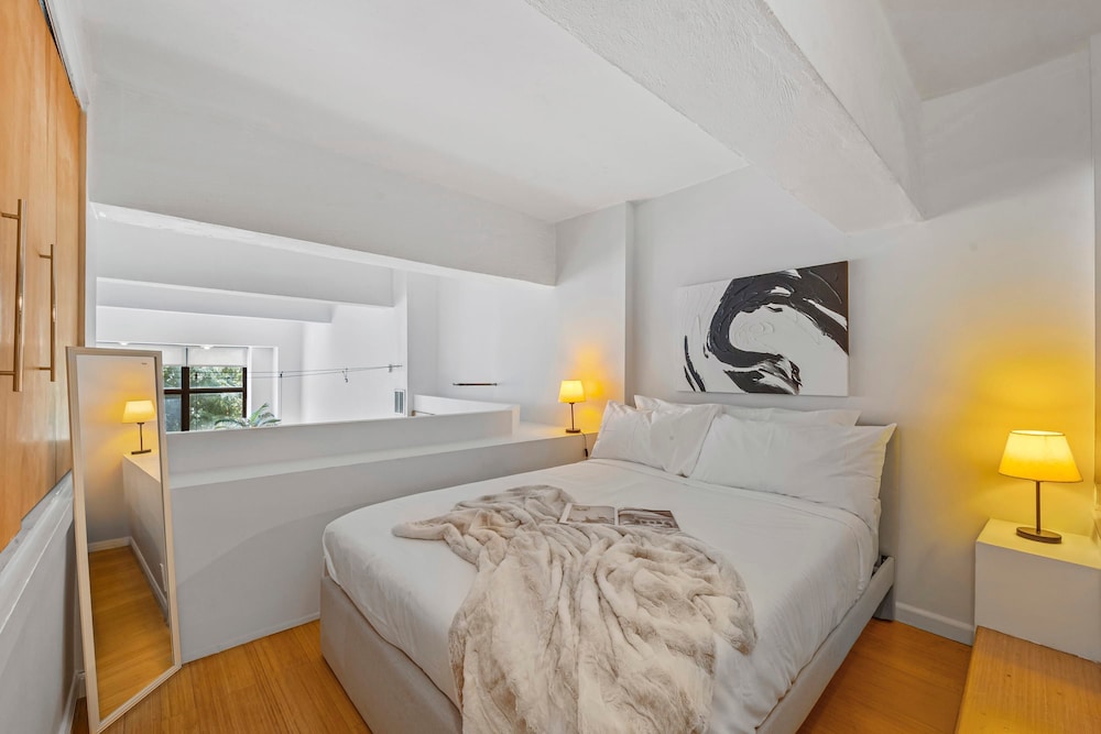 Barrow by Rove Travel 1BR Loft w Shared Roof