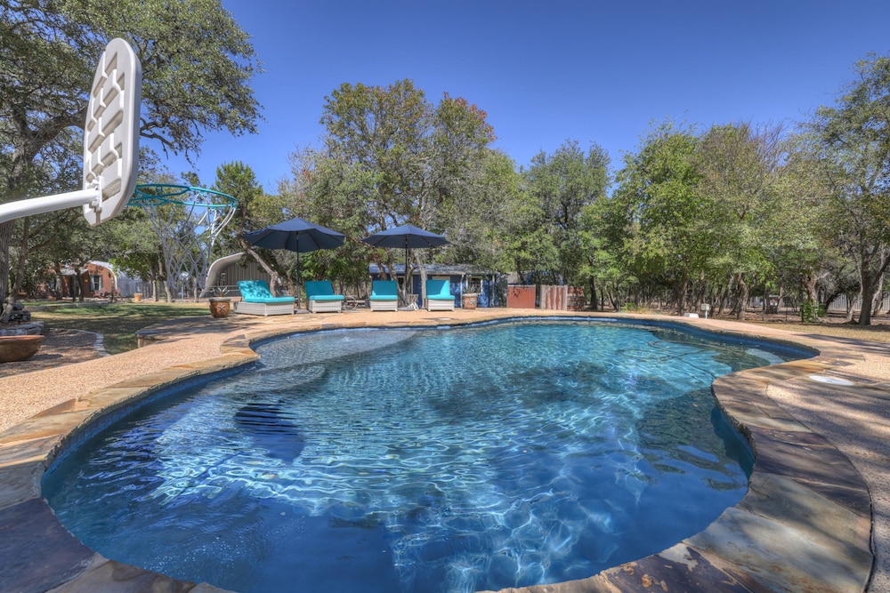 Terracotta Oasis - Wimberley for 30 Guests