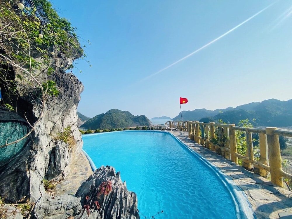 Cat Ba Mountain View