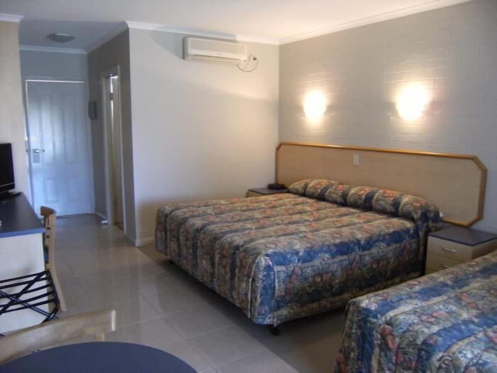 Euston Club Motel