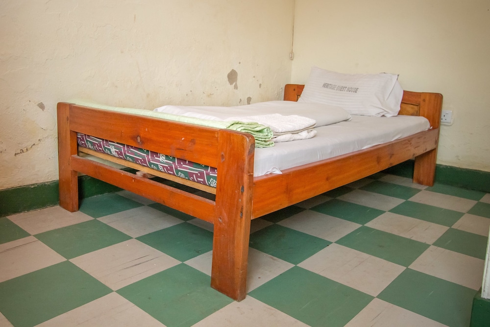 Sabinyo Guest House