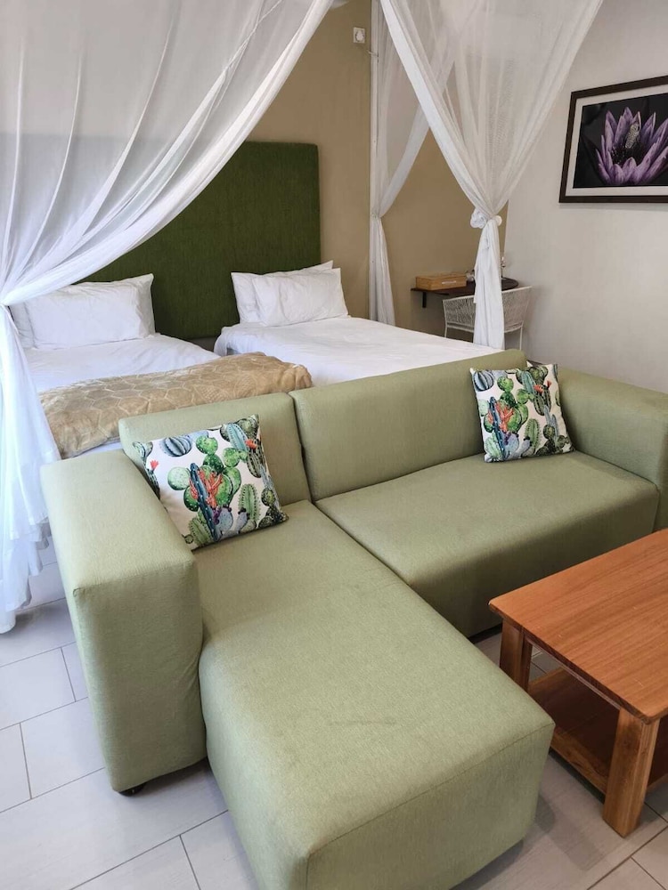 Room in Lodge - Luxury Suite in Zambezi Boutique Lodge 5 view 2