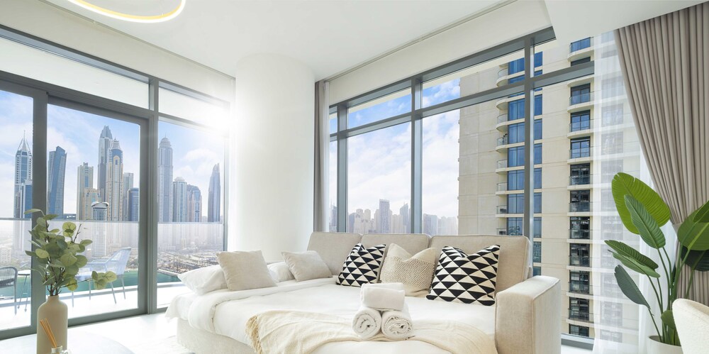 LUX The Marina Vista Beachfront Suite