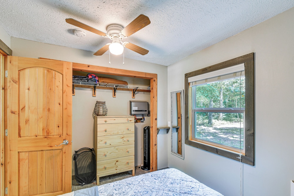 Woodsy 20-acre Retreat w/ Hot Tub in Mancelona