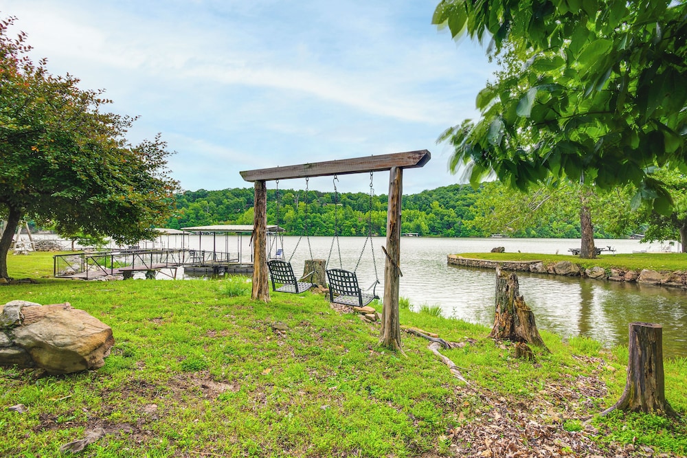Hike, Swim & Fish: Lakefront Cabin in Roach!
