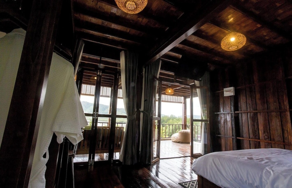 Baan Lhong View Lay