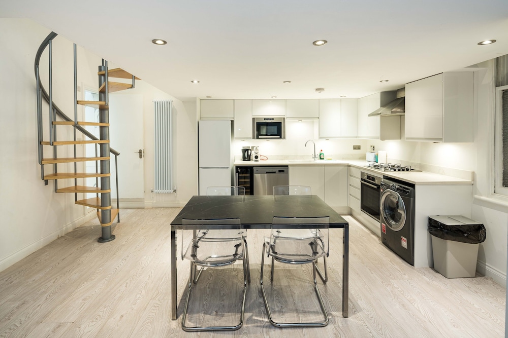 3 Beds, Opposite Museums, Harrods, Hyde Park