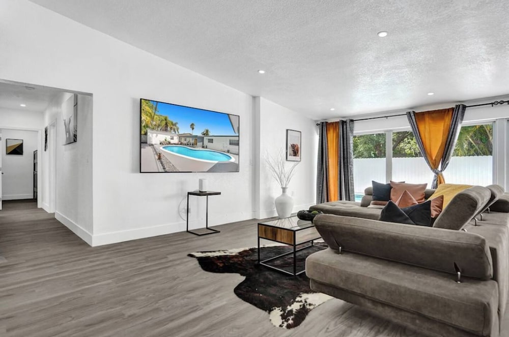 Spacious Home With Heated Pool