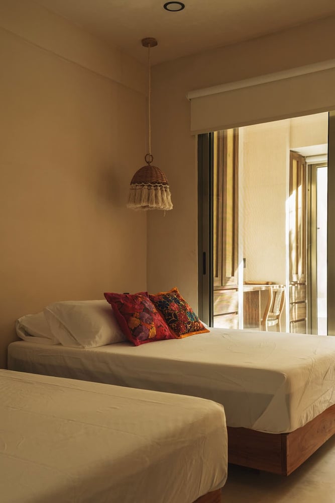 Luxury Jungle Retreat Sleeps 10 Rooftop Pool
