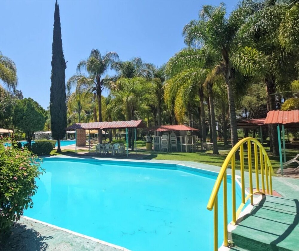 Parque Girasoles Balneario & Cabañas