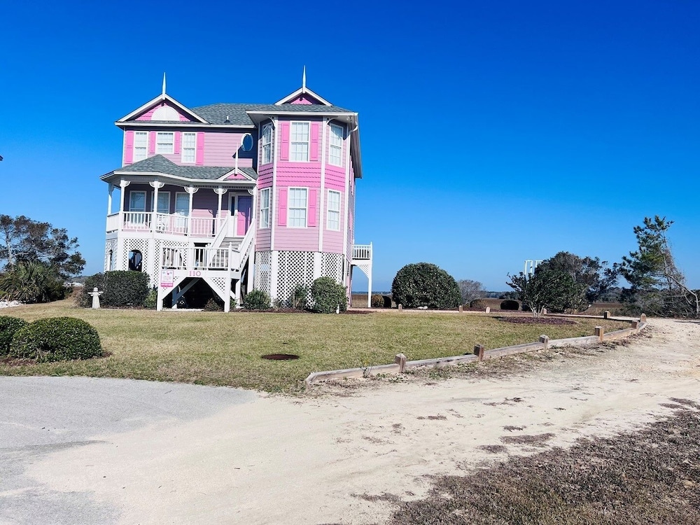 Victoria - 3 Br Home