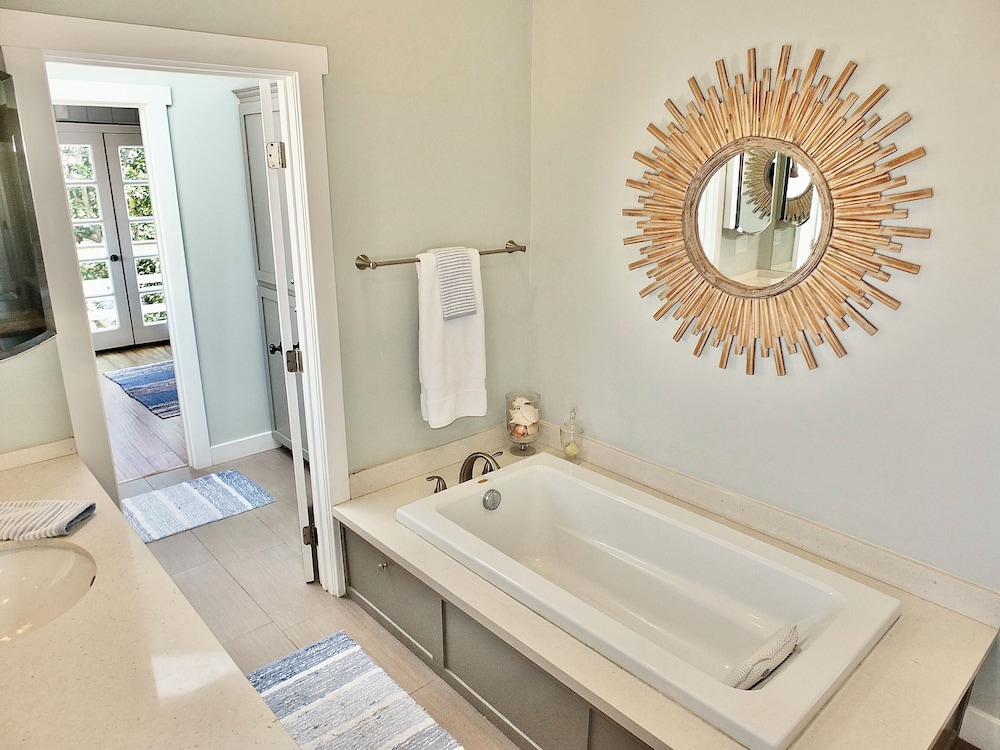 Park Avenue Beach Paradise Chic & Secluded 4 BDR view 2