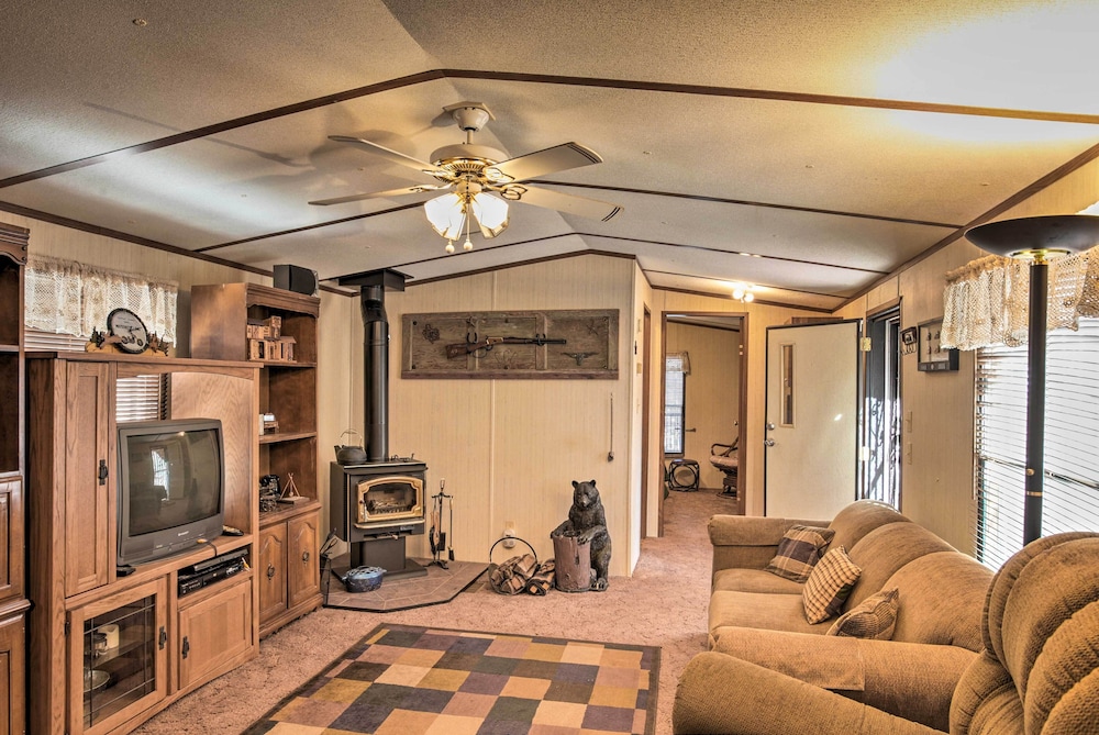 Cloudcroft Cabin w/ Deck: Near Skiing & Fishing!