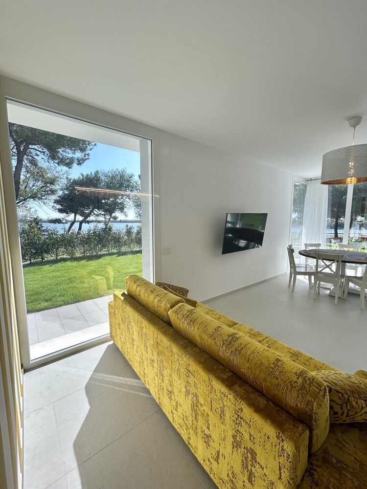 Stunning Villa With Pool and Lagoon View