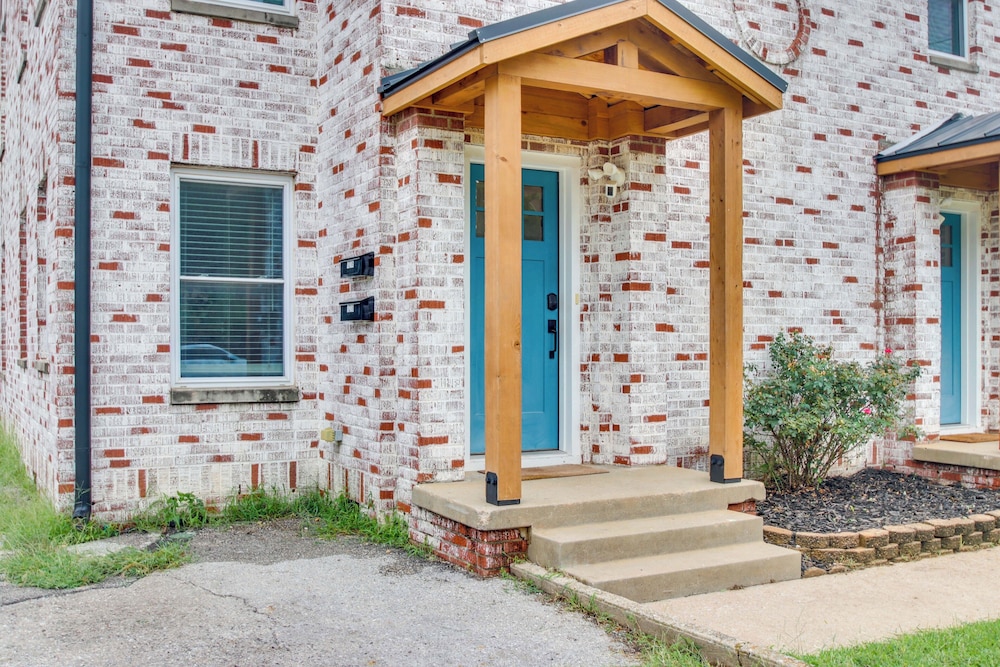 Convenient OKC Apartment: 4 Mi to Dtwn!