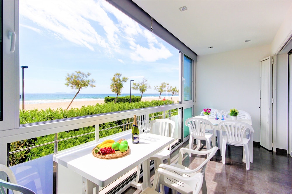 Apartment in Roses by Sta Margarita Beach