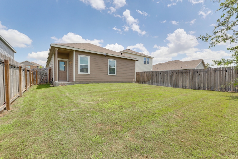 Pool Access: Family Home w/ Yard Near Lackland AFB