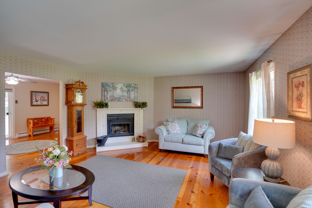 Pittsfield Home w/ Deck - 12 Mi to Jiminy Peak!