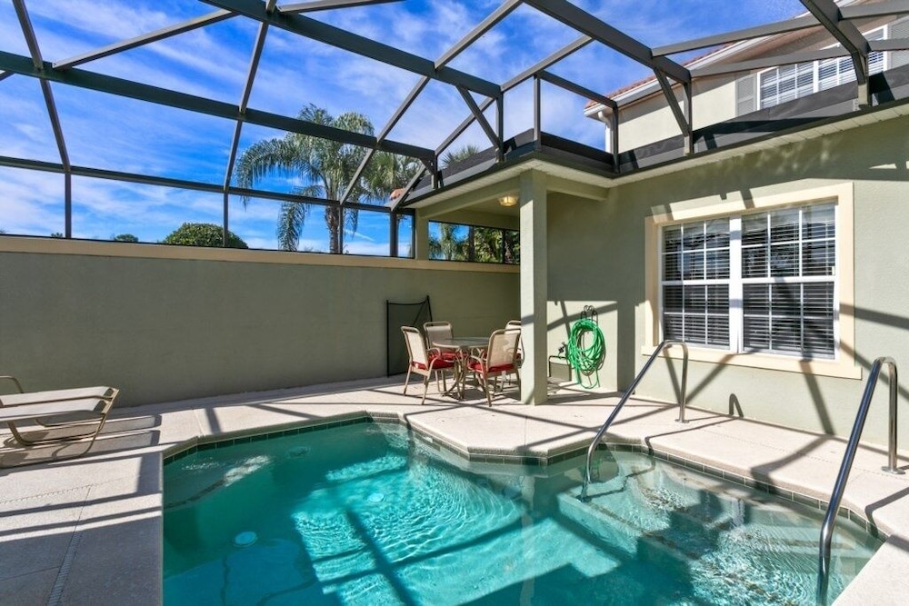 5 Bed 4 Bath Town With South Facing Pool 5 Bedroom Townhouse by RedAwning - Image 2
