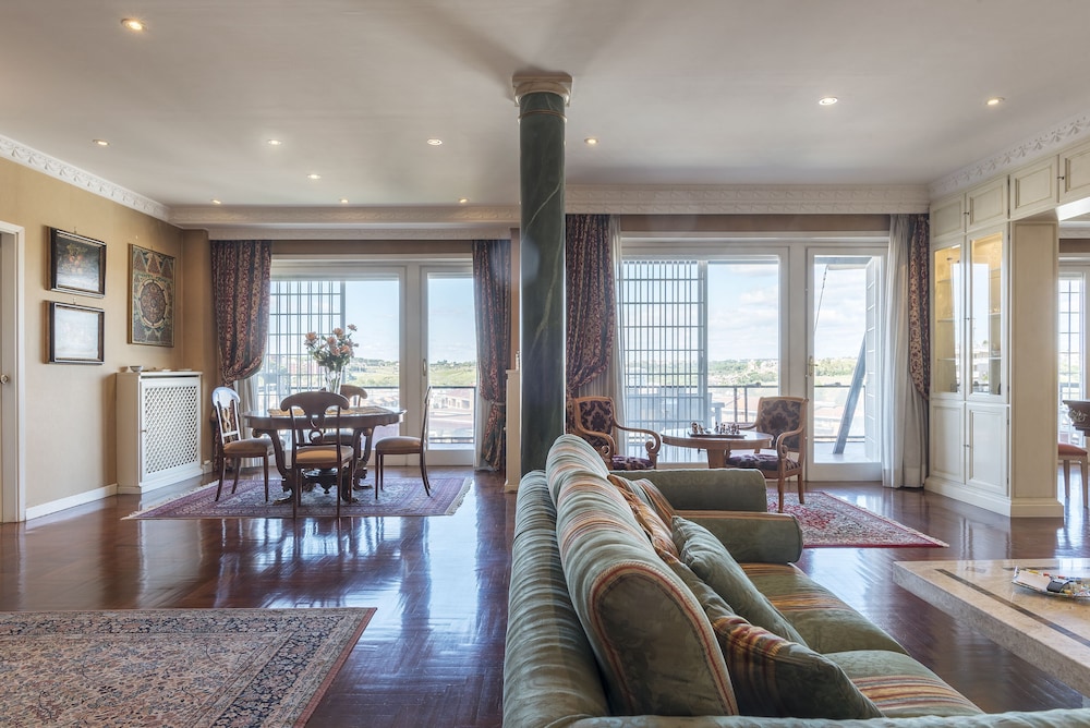 San Pietro Exclusive Panoramic Flat