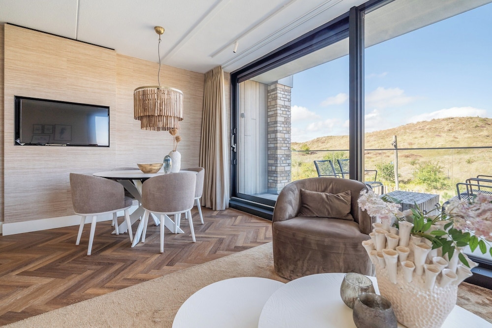 Apartment With a Balcony and Dune Views