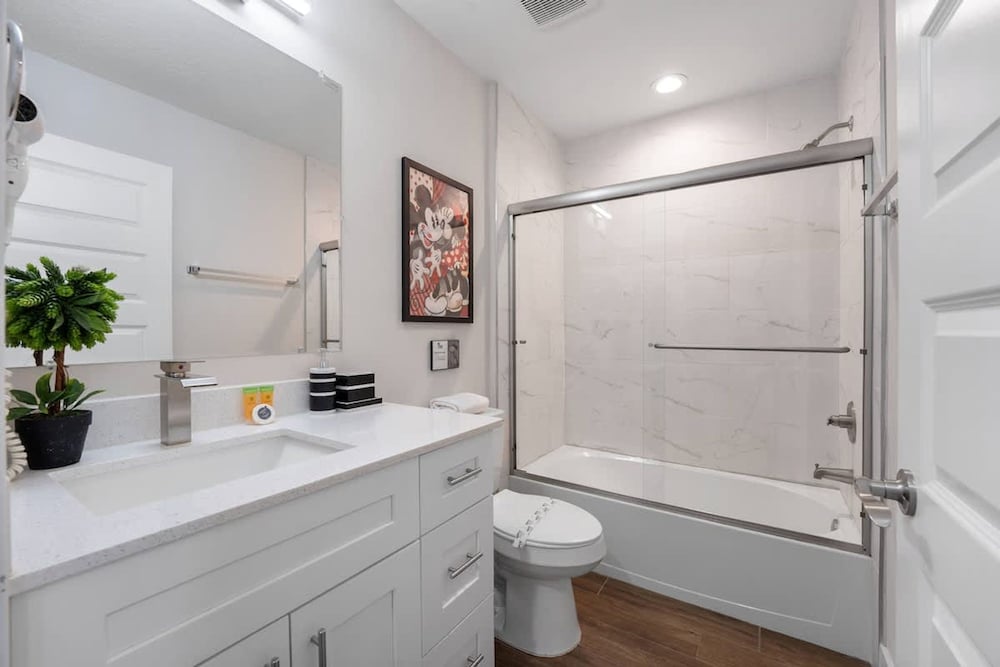 New Listing - Modern Decor 4 BR Townhouse