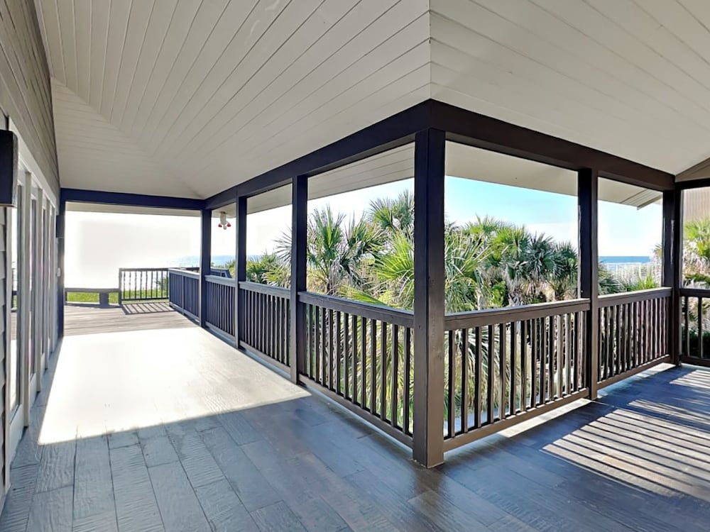Ocean Commotion by Distinctive Beach Rentals
