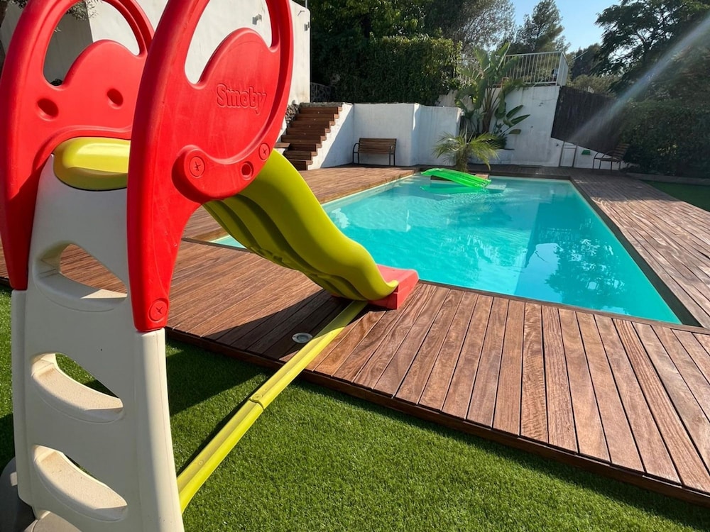 Villa Independiente con Piscina y Vistas