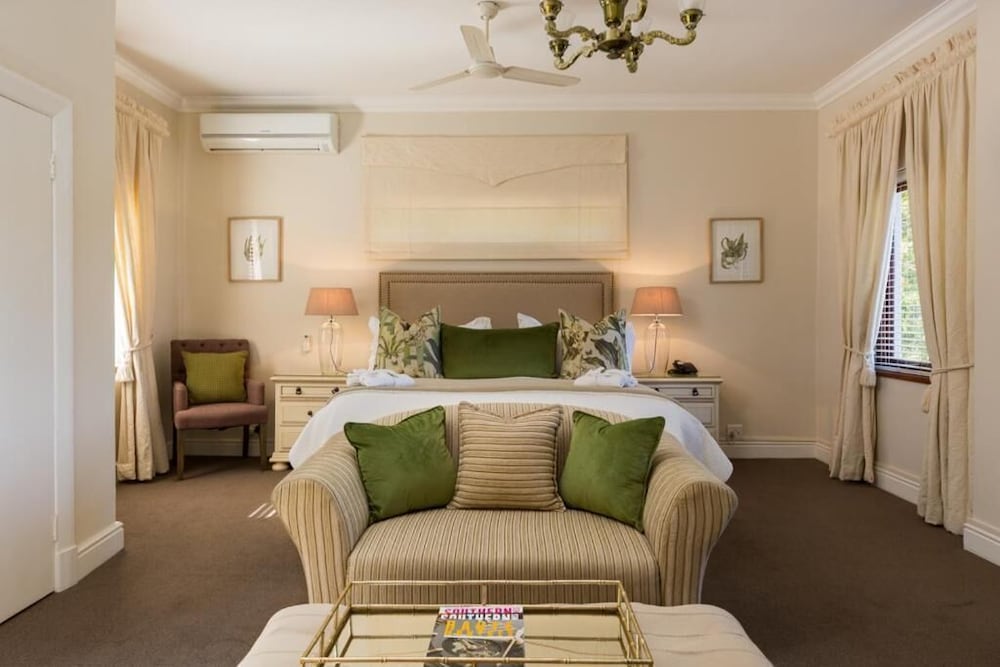 Fernwood Manor