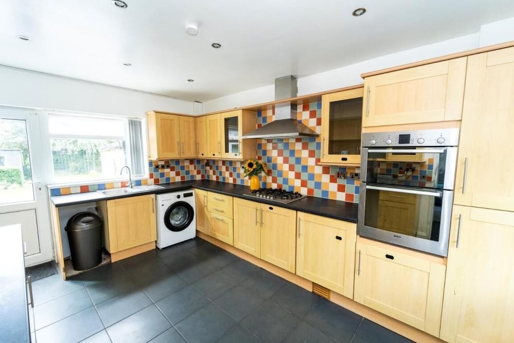 Sunny Lodge in Anstey - Spacious 3 Bedroom Home