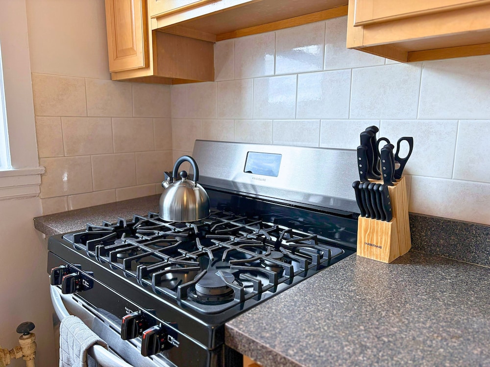 Charming 1BR in Evanston - Hinman B3