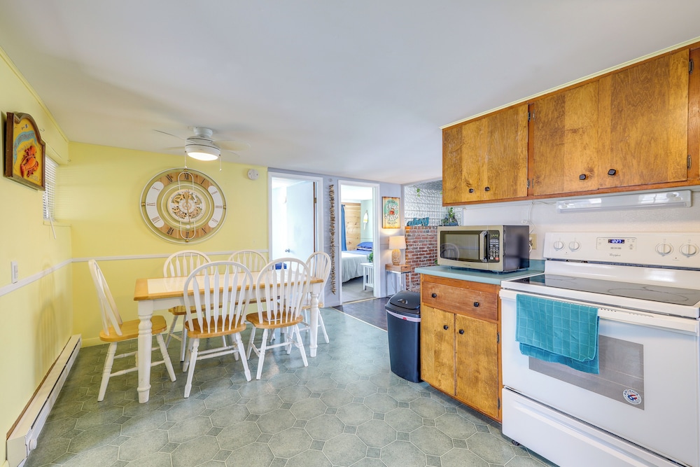 Walk to OOB Pier: Family-friendly Home w/ Hot Tub!