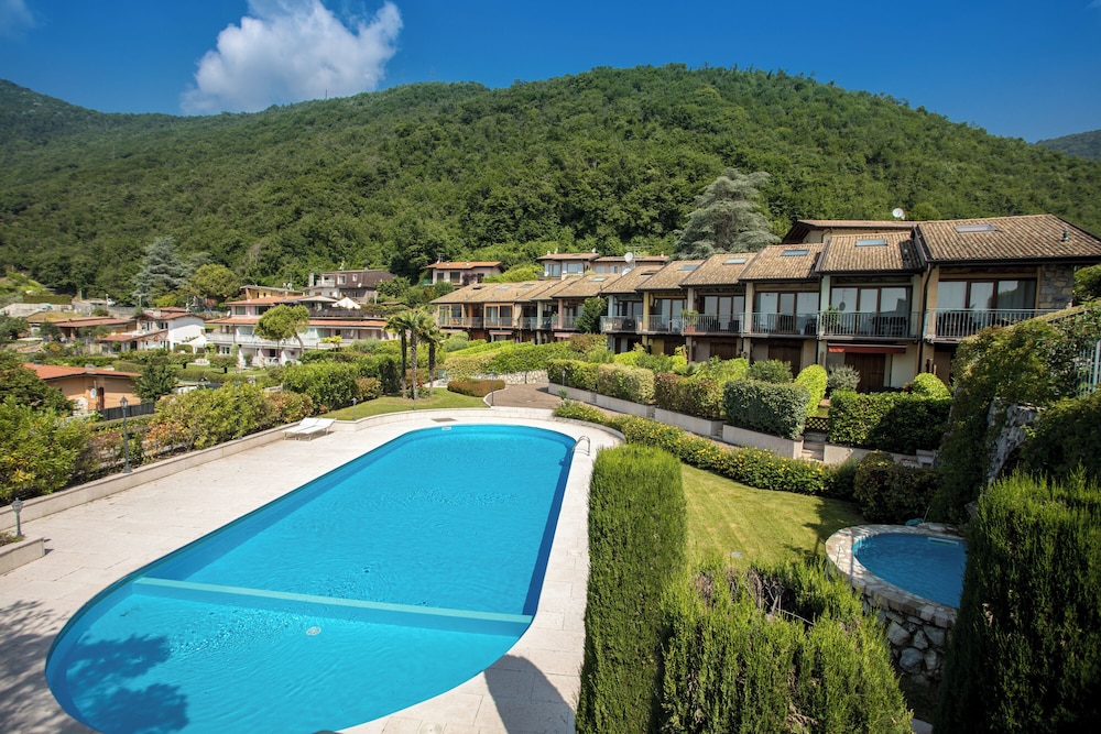Terraced House With Shared Pool