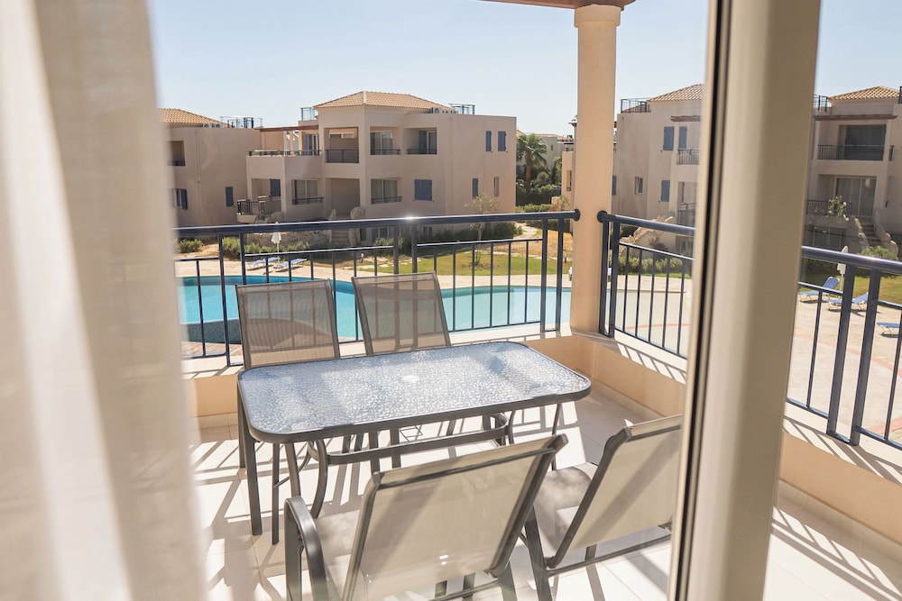 Phaedrus Living: Seaside Thalassa Cretan 202