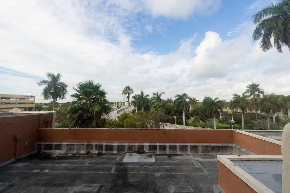 457 City View Hollywood Beach Resort view 3