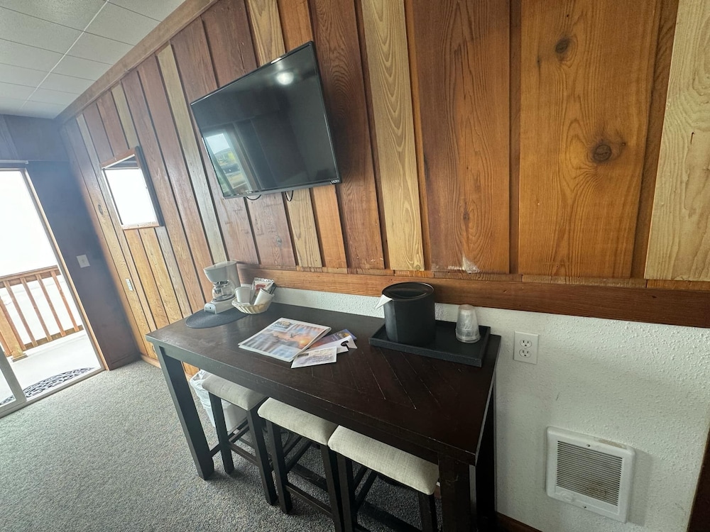 Sunset Oceanfront Lodging