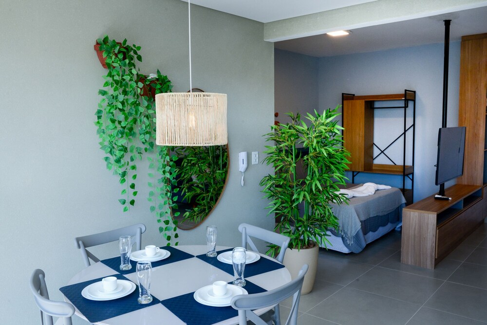 Apto c rea Gourmet a 300m da Praia das Toninhas