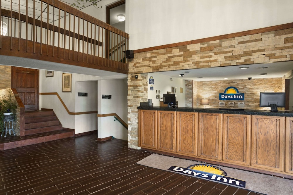 Ramada by Wyndham Pittsburgh/New Stanton view 2