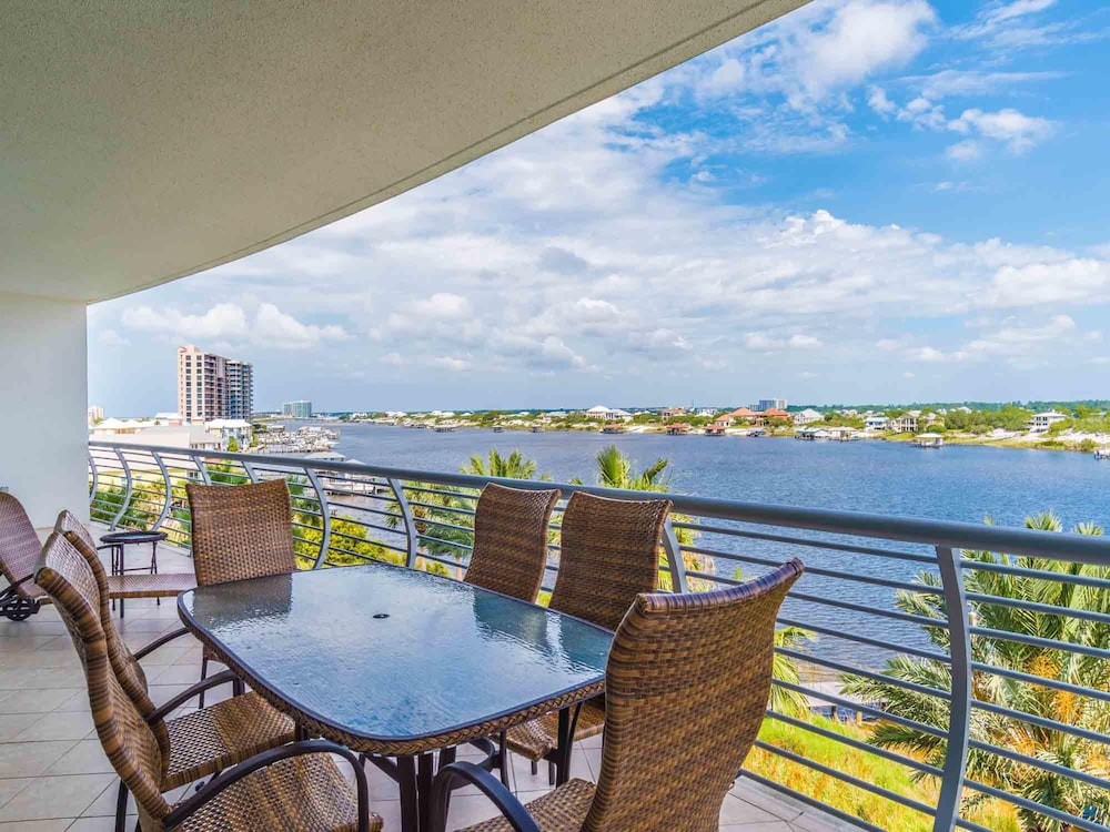 Bella Luna #404 by Southern Vacation Rentals