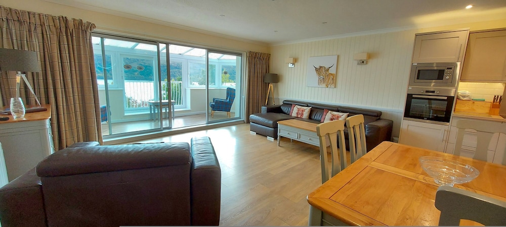 Loch Rannoch Highland Club Pine Marten Lodge 02
