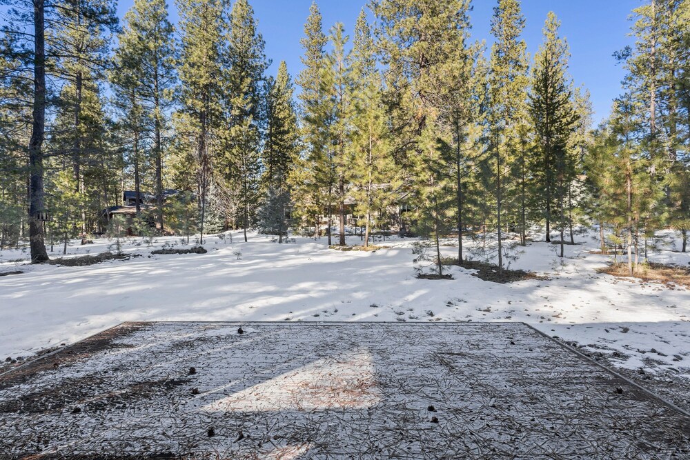14 Mt Hood Lane 3 Bedroom Home by RedAwning view 5