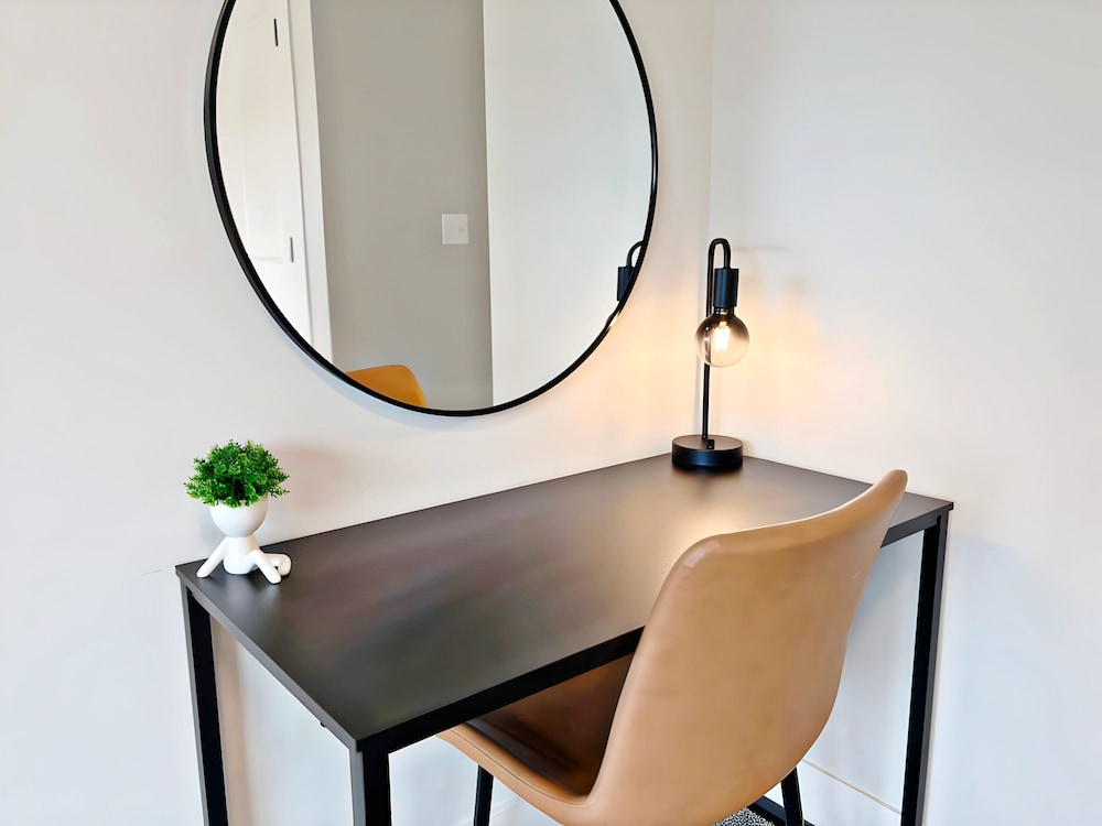 Modern 4BR with Parking - WV rep 4