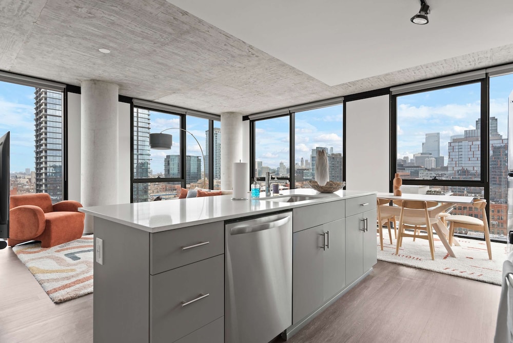 Cloud9 6 apt for 30ppl Fulton Market The Nouveau