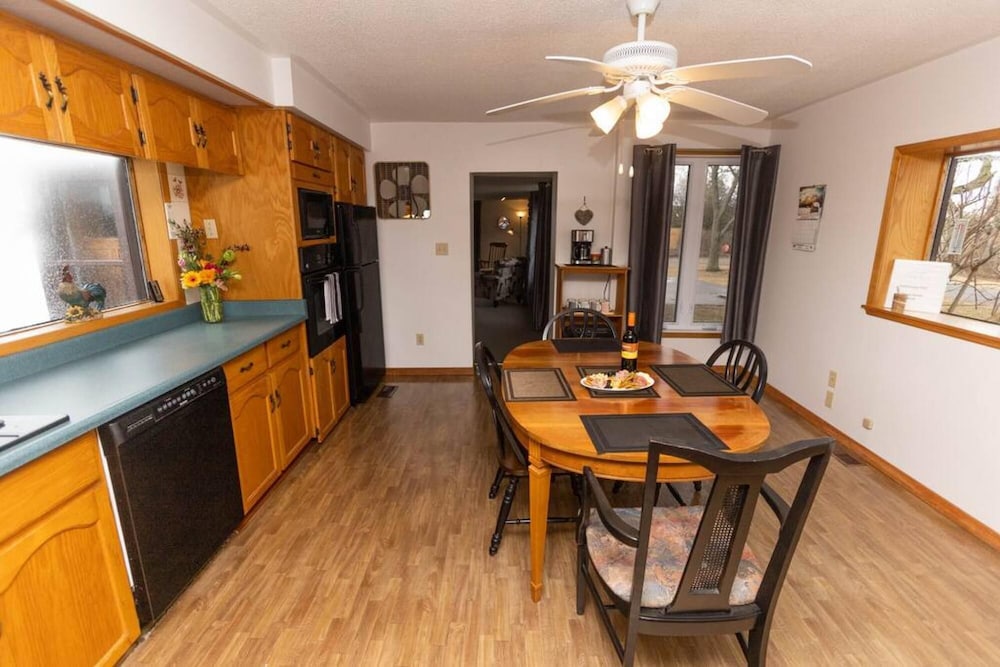 Farmhouse PEC - Centrally Located in PEC - Image 4