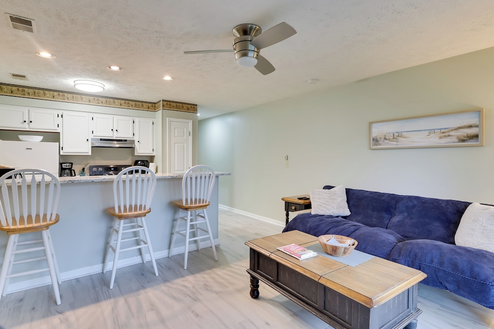 5 Mi to Cherry Grove Beach: Dog-friendly Condo!