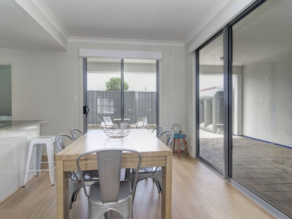 Unwind Modern City Townhouse