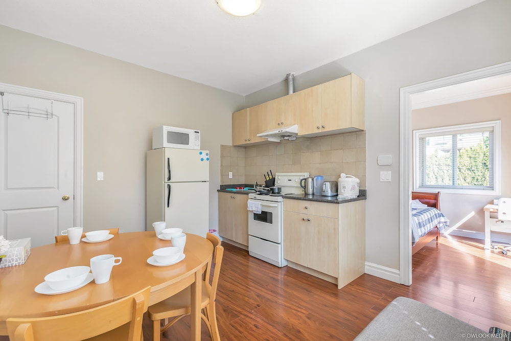 Bright 2 BR Private Suite by Elevate Rooms - Image 4