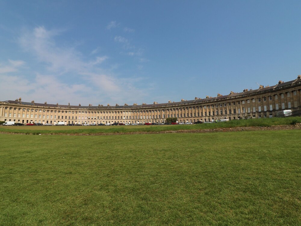 33 Crescent Gardens