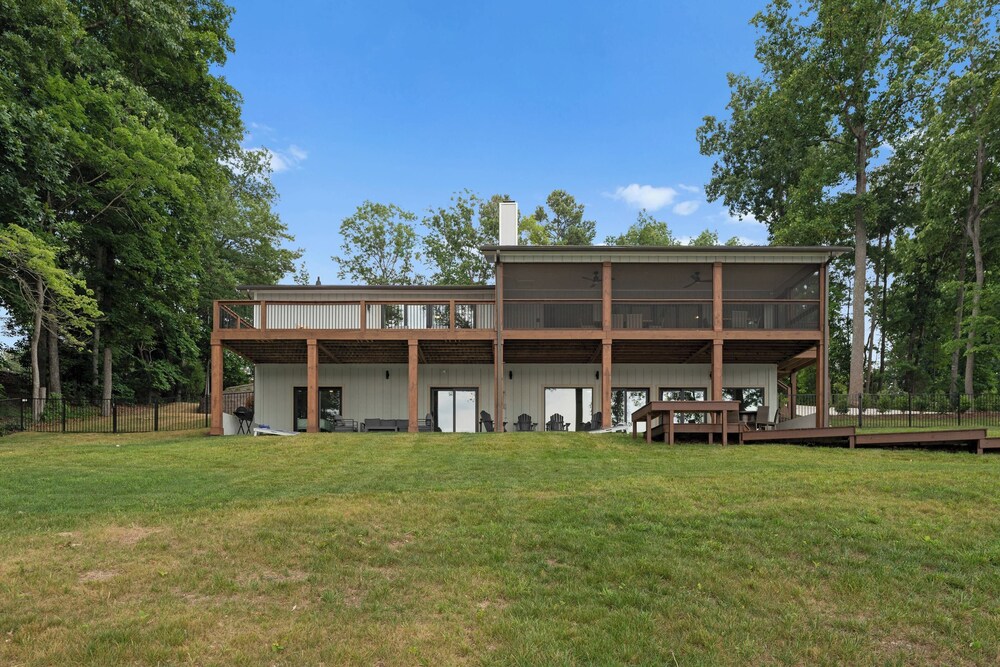 Water Break at the Lake by Avantstay Lakefront + Private Dock view 4