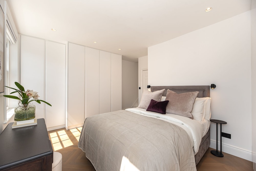 Elegant and Bright 3-bed Flat Near Sloane Square